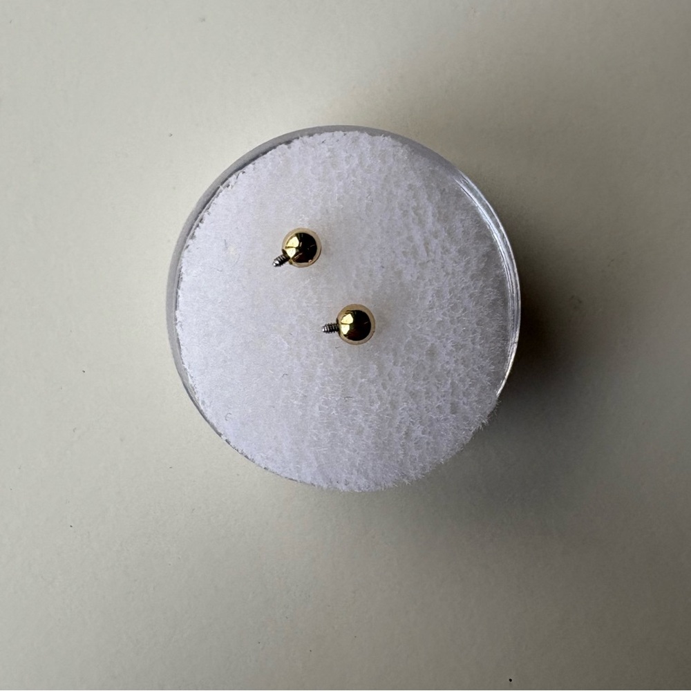 2x 18k Gold Anatometal Threaded Ball Ends, 16g 1/8"